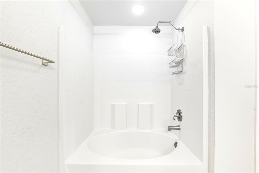 На продажу: $305,500 (4 спален, 2 ванн, 1754 Квадратных фут)