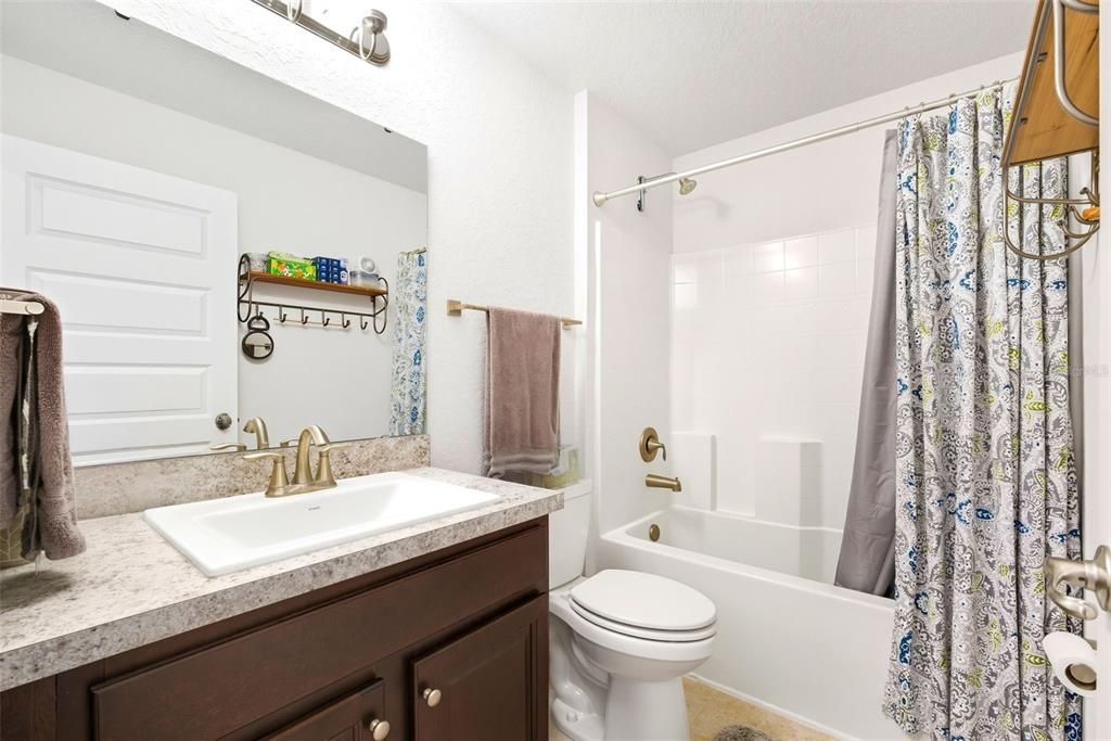 На продажу: $305,500 (4 спален, 2 ванн, 1754 Квадратных фут)