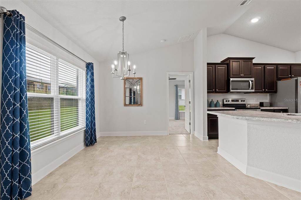 На продажу: $305,500 (4 спален, 2 ванн, 1754 Квадратных фут)