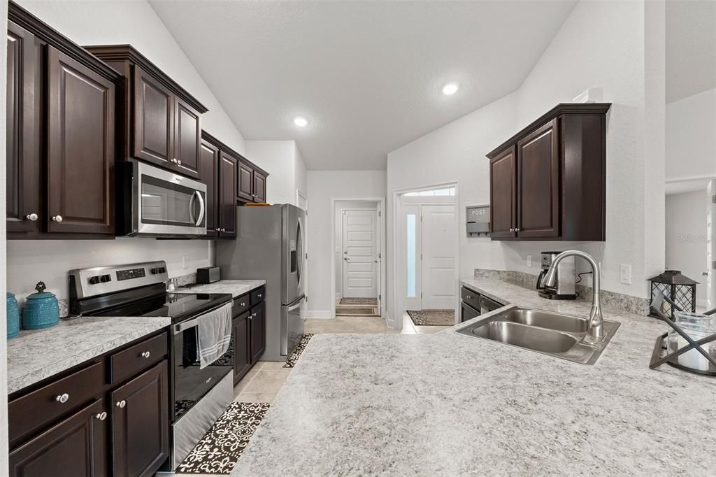 На продажу: $305,500 (4 спален, 2 ванн, 1754 Квадратных фут)