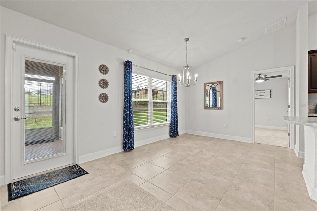 На продажу: $305,500 (4 спален, 2 ванн, 1754 Квадратных фут)