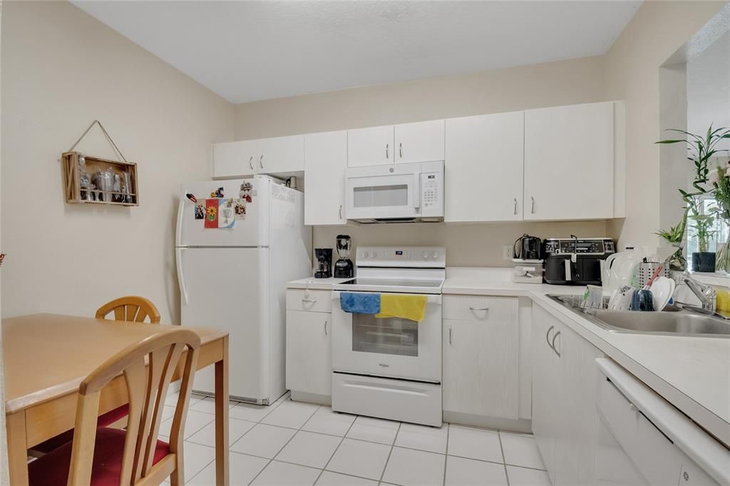 На продажу: $230,000 (3 спален, 2 ванн, 1200 Квадратных фут)