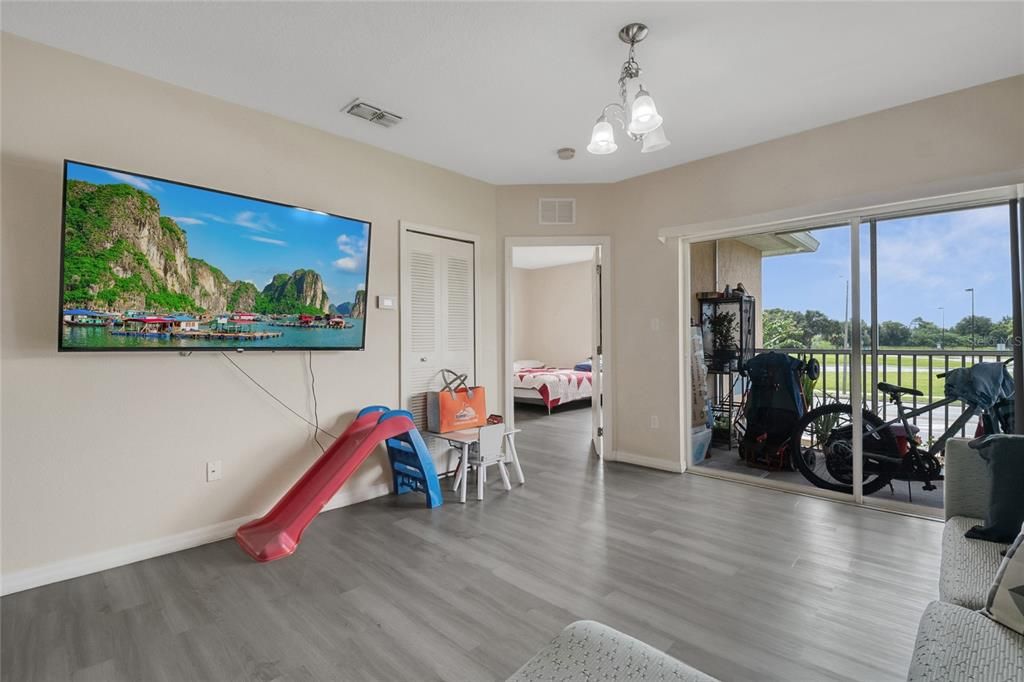 На продажу: $230,000 (3 спален, 2 ванн, 1200 Квадратных фут)