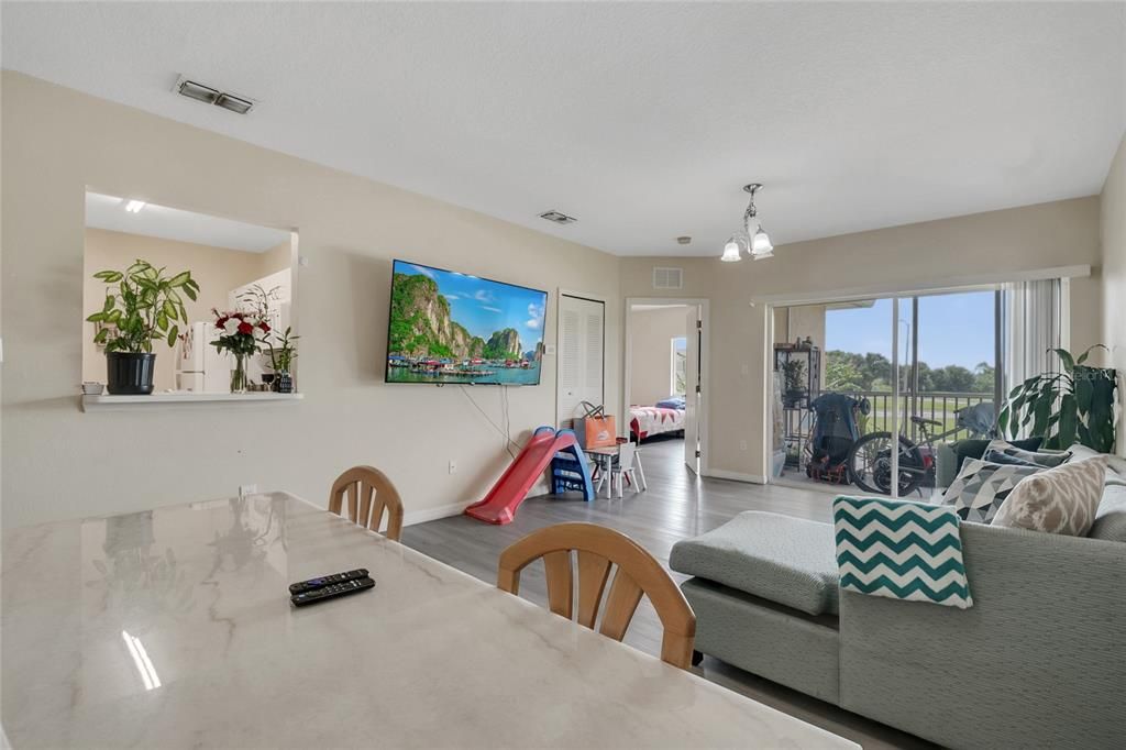 На продажу: $230,000 (3 спален, 2 ванн, 1200 Квадратных фут)