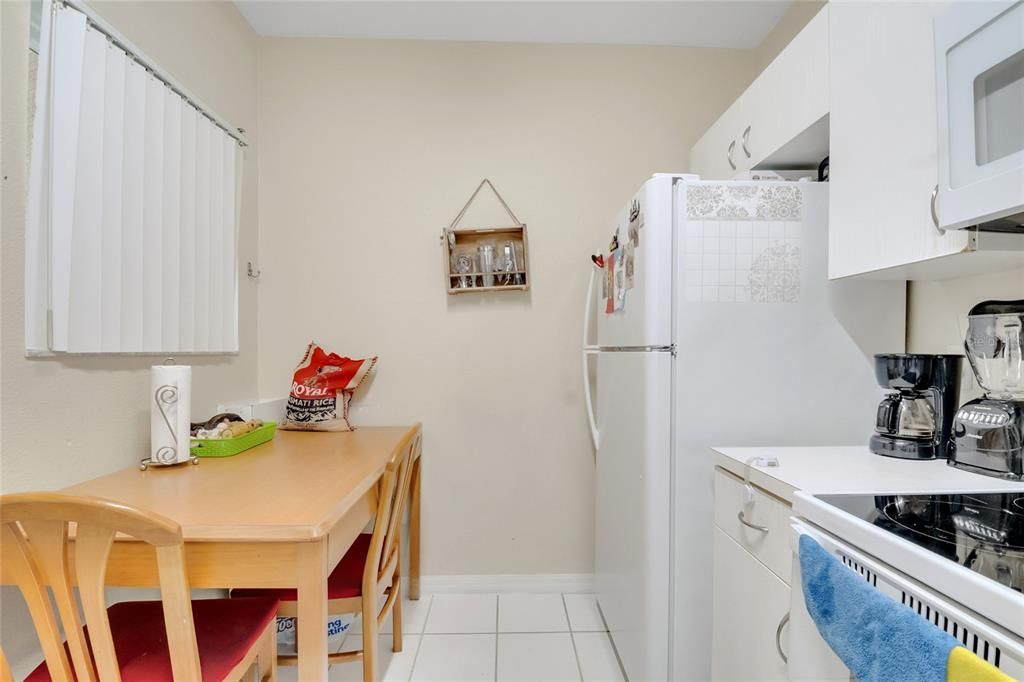 На продажу: $230,000 (3 спален, 2 ванн, 1200 Квадратных фут)