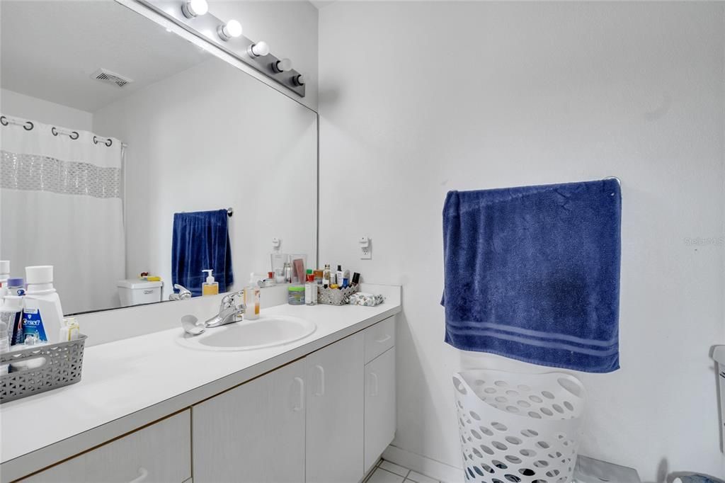 На продажу: $230,000 (3 спален, 2 ванн, 1200 Квадратных фут)