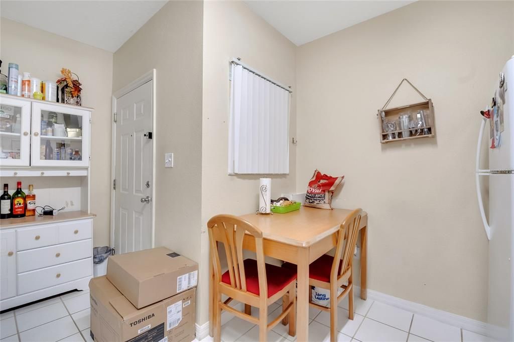 На продажу: $230,000 (3 спален, 2 ванн, 1200 Квадратных фут)