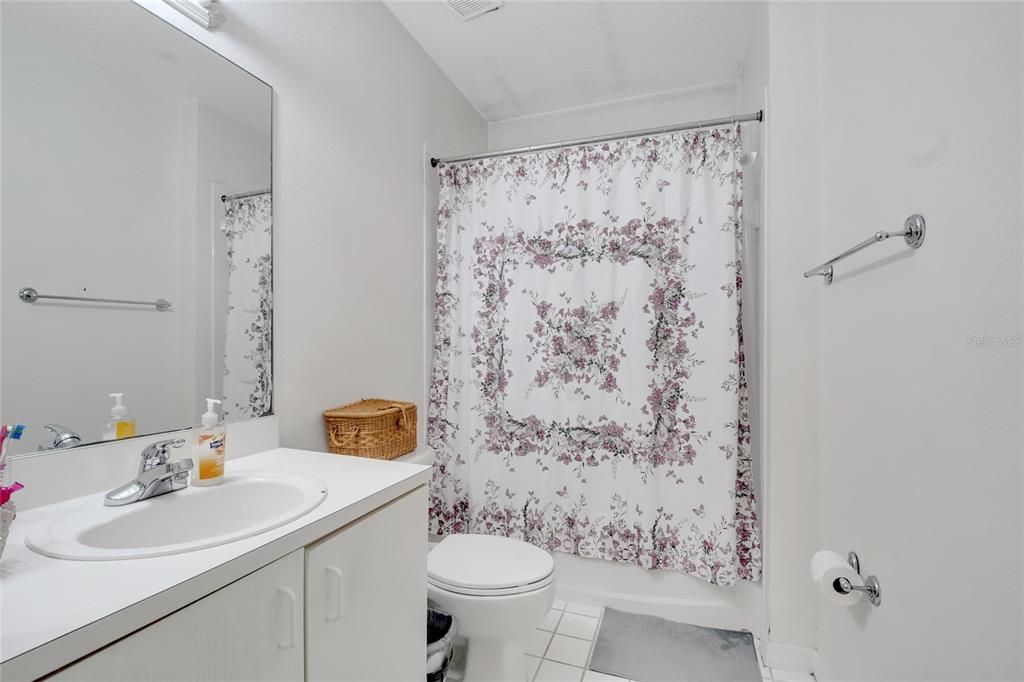 На продажу: $230,000 (3 спален, 2 ванн, 1200 Квадратных фут)