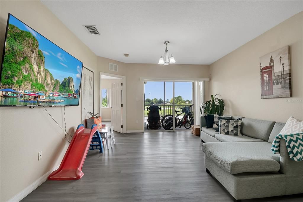 На продажу: $230,000 (3 спален, 2 ванн, 1200 Квадратных фут)