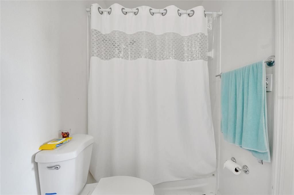 На продажу: $230,000 (3 спален, 2 ванн, 1200 Квадратных фут)