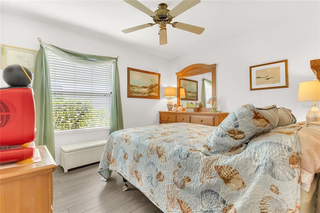 Под контрактом: $271,900 (2 спален, 2 ванн, 1843 Квадратных фут)