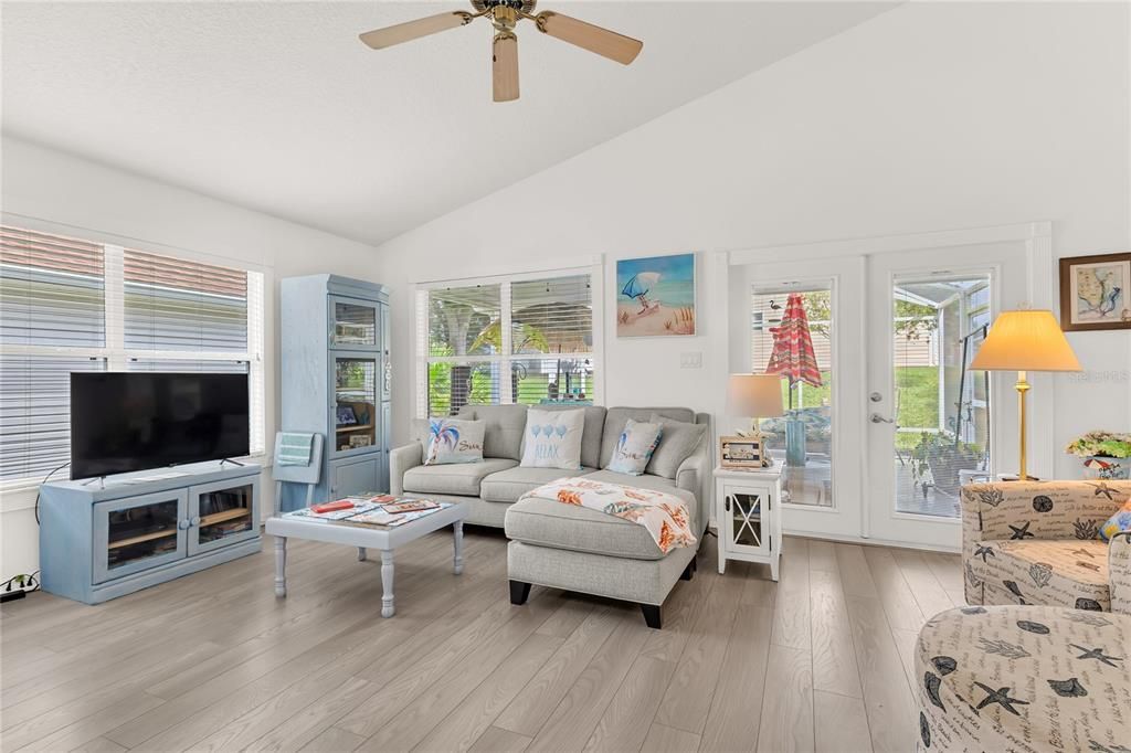 Под контрактом: $271,900 (2 спален, 2 ванн, 1843 Квадратных фут)