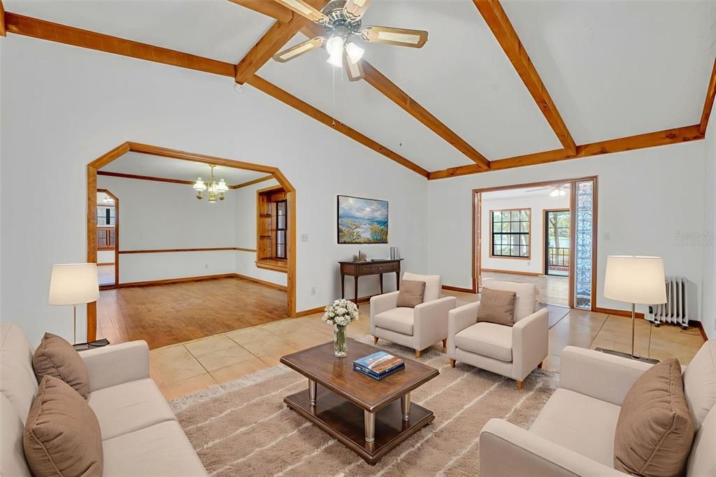 На продажу: $750,000 (7 спален, 4 ванн, 5000 Квадратных фут)