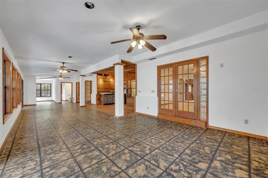 На продажу: $750,000 (7 спален, 4 ванн, 5000 Квадратных фут)