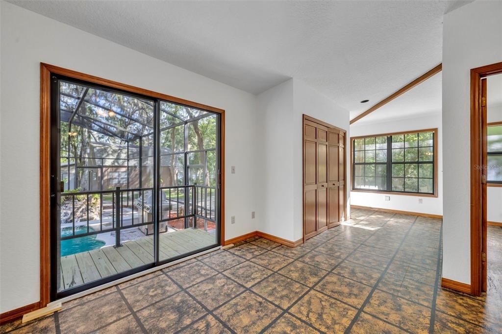 На продажу: $750,000 (7 спален, 4 ванн, 5000 Квадратных фут)