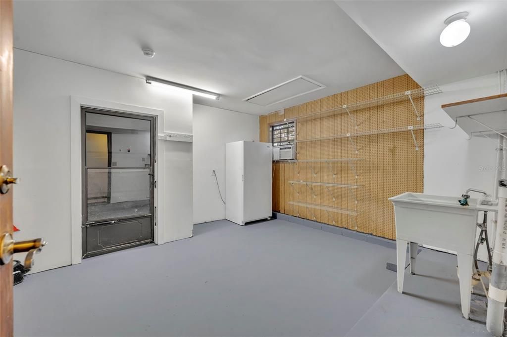 На продажу: $750,000 (7 спален, 4 ванн, 5000 Квадратных фут)