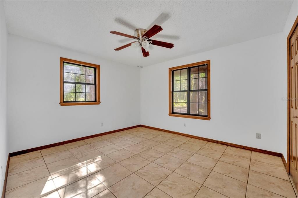 На продажу: $750,000 (7 спален, 4 ванн, 5000 Квадратных фут)