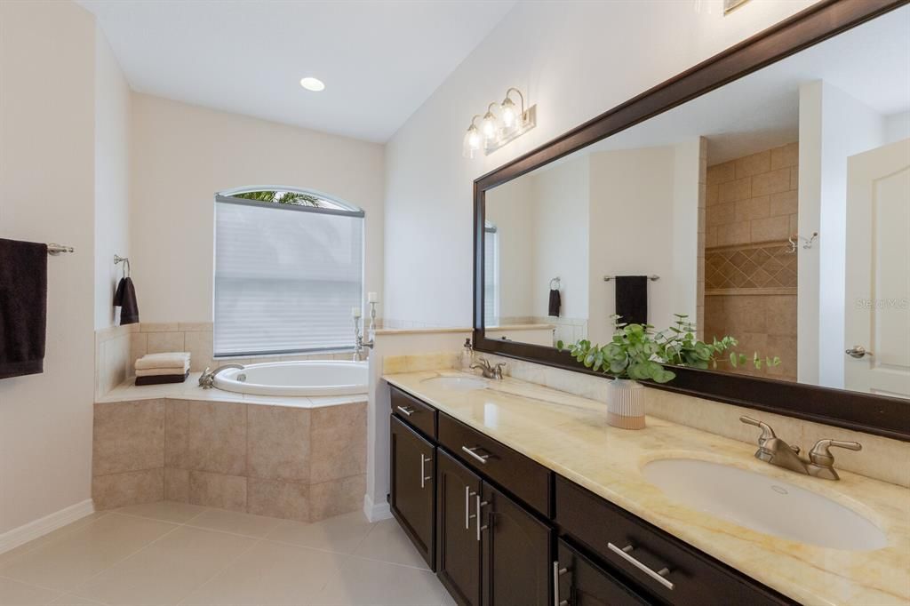 For Sale: $1,150,000 (4 beds, 4 baths, 2941 Square Feet)