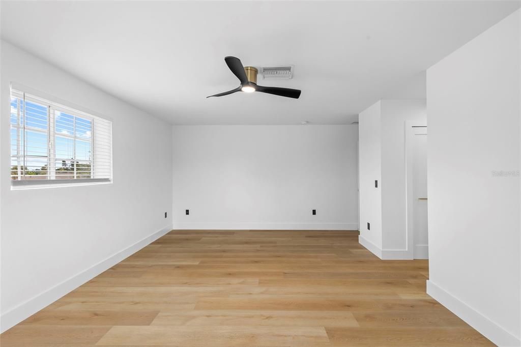 Под контрактом: $599,000 (6 спален, 3 ванн, 3174 Квадратных фут)