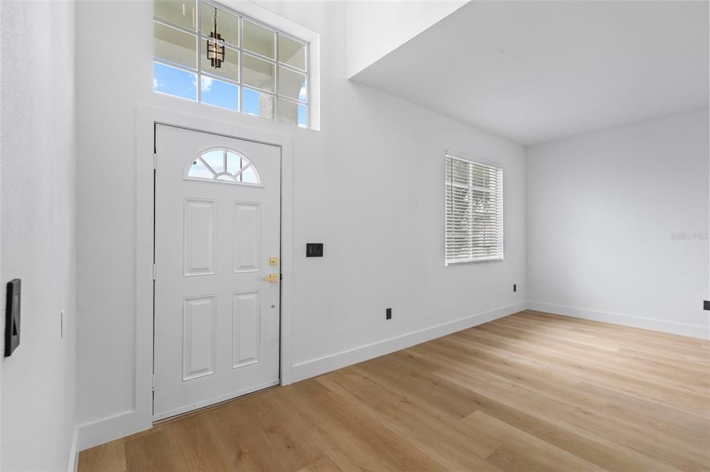 Под контрактом: $599,000 (6 спален, 3 ванн, 3174 Квадратных фут)