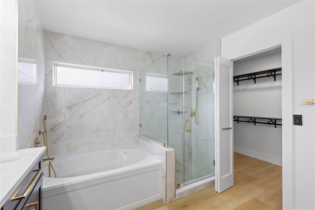 Под контрактом: $599,000 (6 спален, 3 ванн, 3174 Квадратных фут)