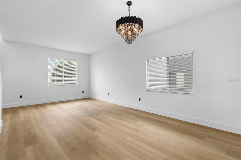 Под контрактом: $599,000 (6 спален, 3 ванн, 3174 Квадратных фут)