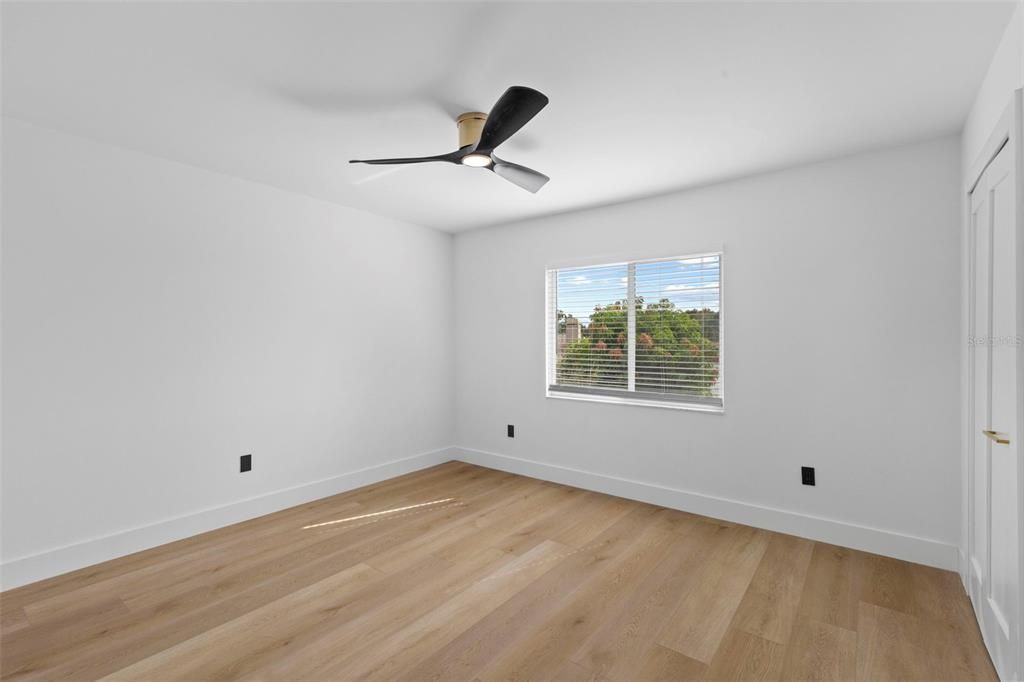 Под контрактом: $599,000 (6 спален, 3 ванн, 3174 Квадратных фут)