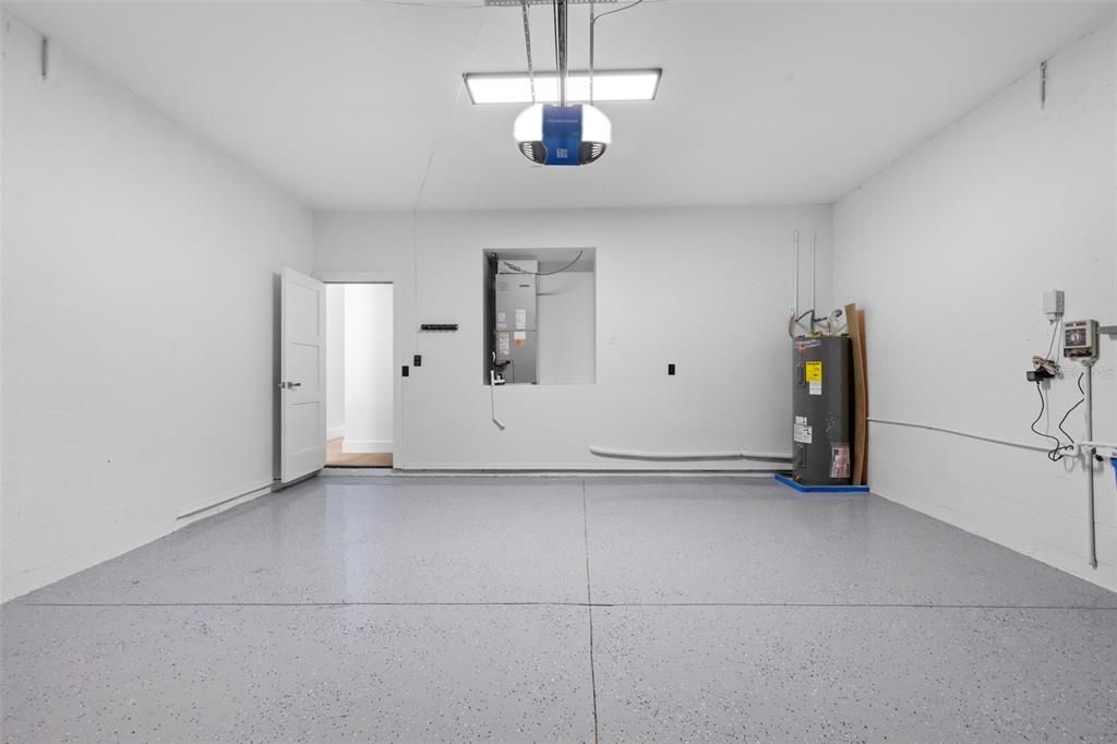 Под контрактом: $599,000 (6 спален, 3 ванн, 3174 Квадратных фут)