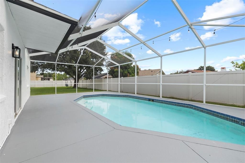 Под контрактом: $599,000 (6 спален, 3 ванн, 3174 Квадратных фут)