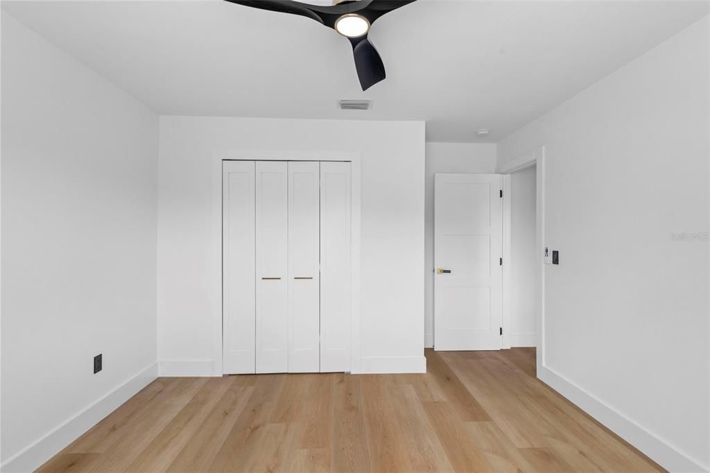 Под контрактом: $599,000 (6 спален, 3 ванн, 3174 Квадратных фут)