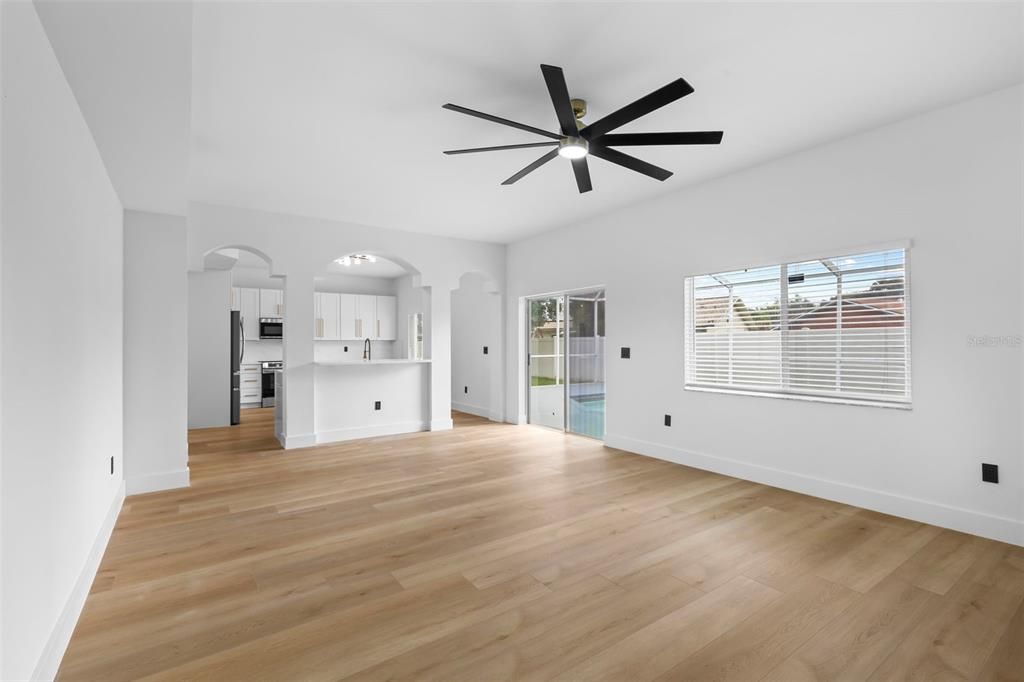 Под контрактом: $599,000 (6 спален, 3 ванн, 3174 Квадратных фут)