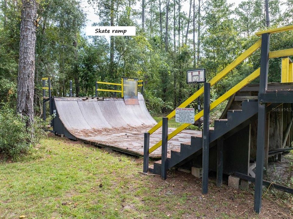 На продажу: $795,000 (3 спален, 2 ванн, 1800 Квадратных фут)