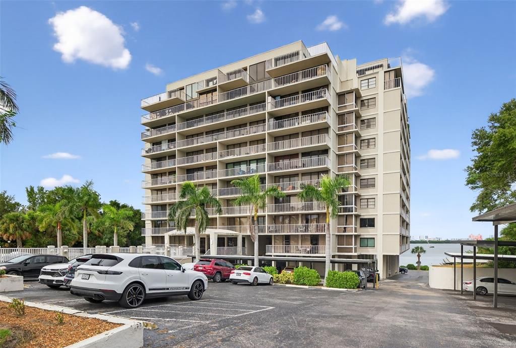 Active With Contract: $295,000 (2 beds, 2 baths, 1090 Square Feet)