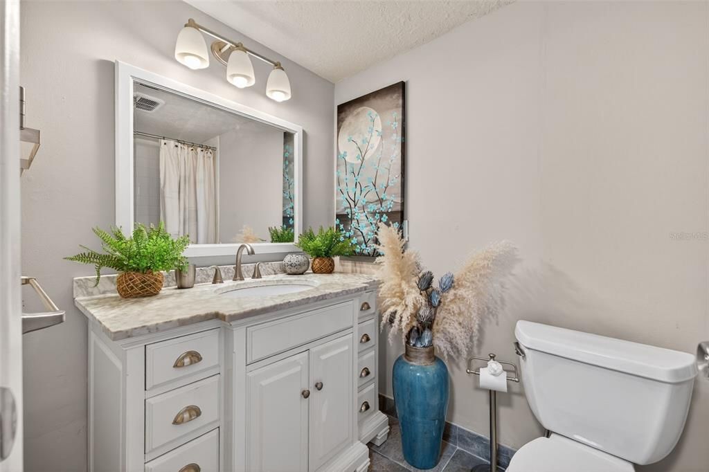 Active With Contract: $295,000 (2 beds, 2 baths, 1090 Square Feet)