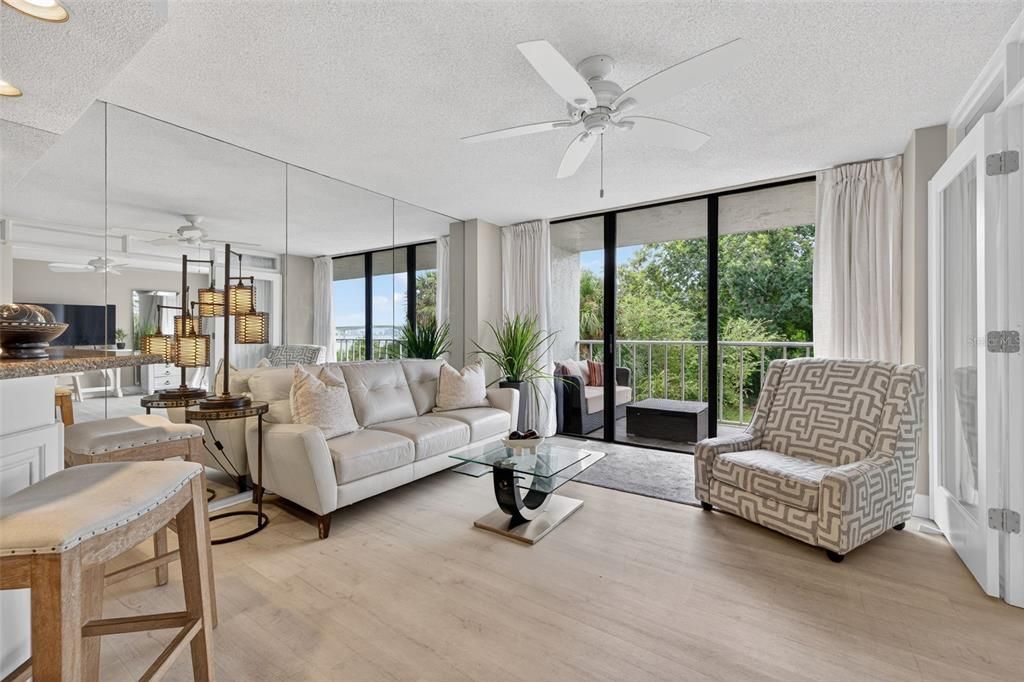 Active With Contract: $295,000 (2 beds, 2 baths, 1090 Square Feet)