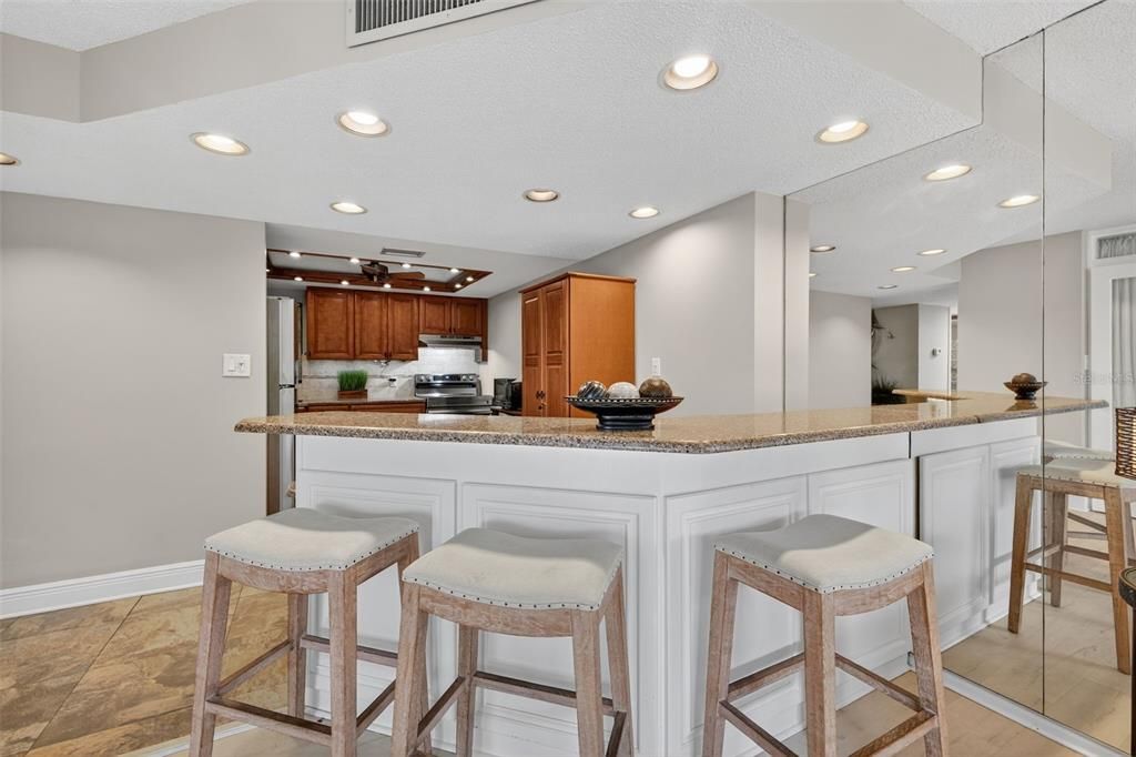 Active With Contract: $295,000 (2 beds, 2 baths, 1090 Square Feet)