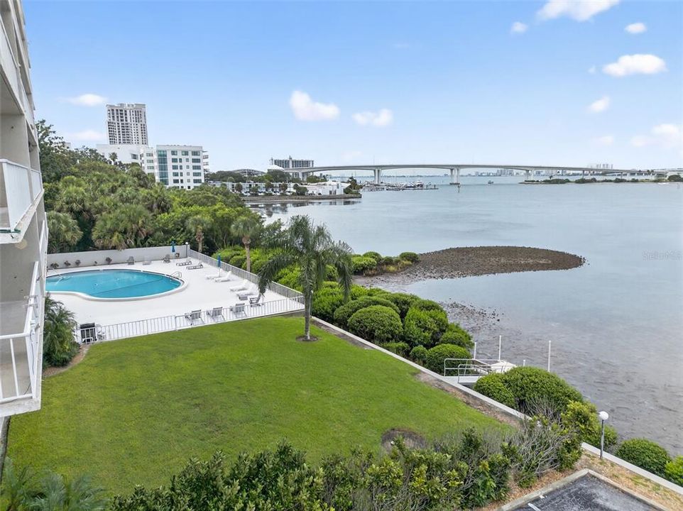 Active With Contract: $295,000 (2 beds, 2 baths, 1090 Square Feet)