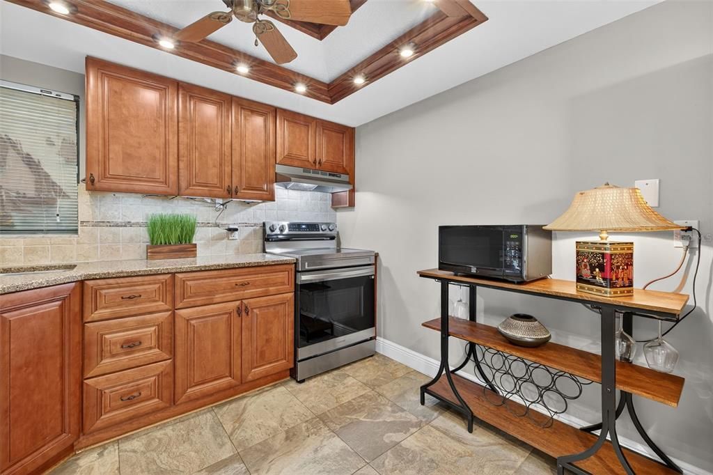 Active With Contract: $295,000 (2 beds, 2 baths, 1090 Square Feet)