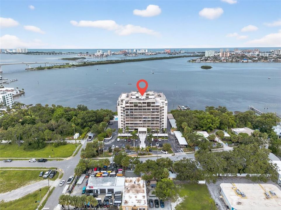 Active With Contract: $295,000 (2 beds, 2 baths, 1090 Square Feet)