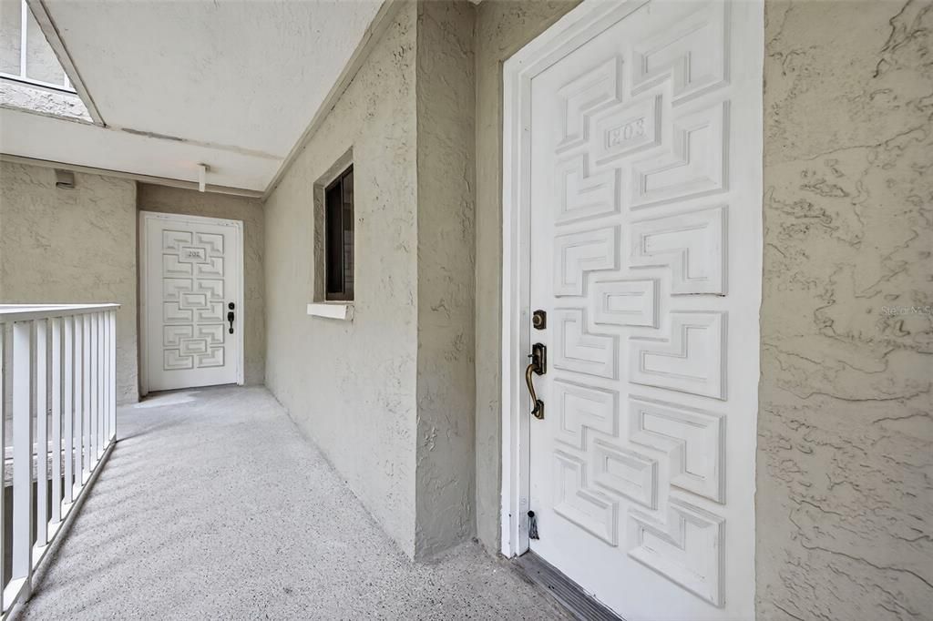 Active With Contract: $295,000 (2 beds, 2 baths, 1090 Square Feet)