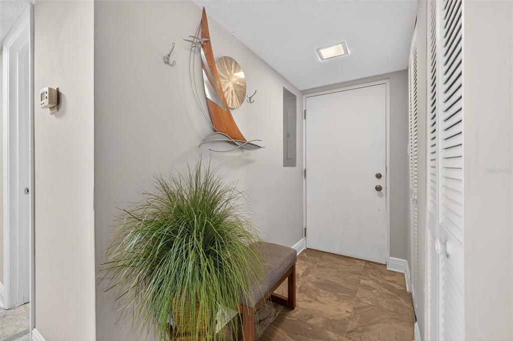 Active With Contract: $295,000 (2 beds, 2 baths, 1090 Square Feet)