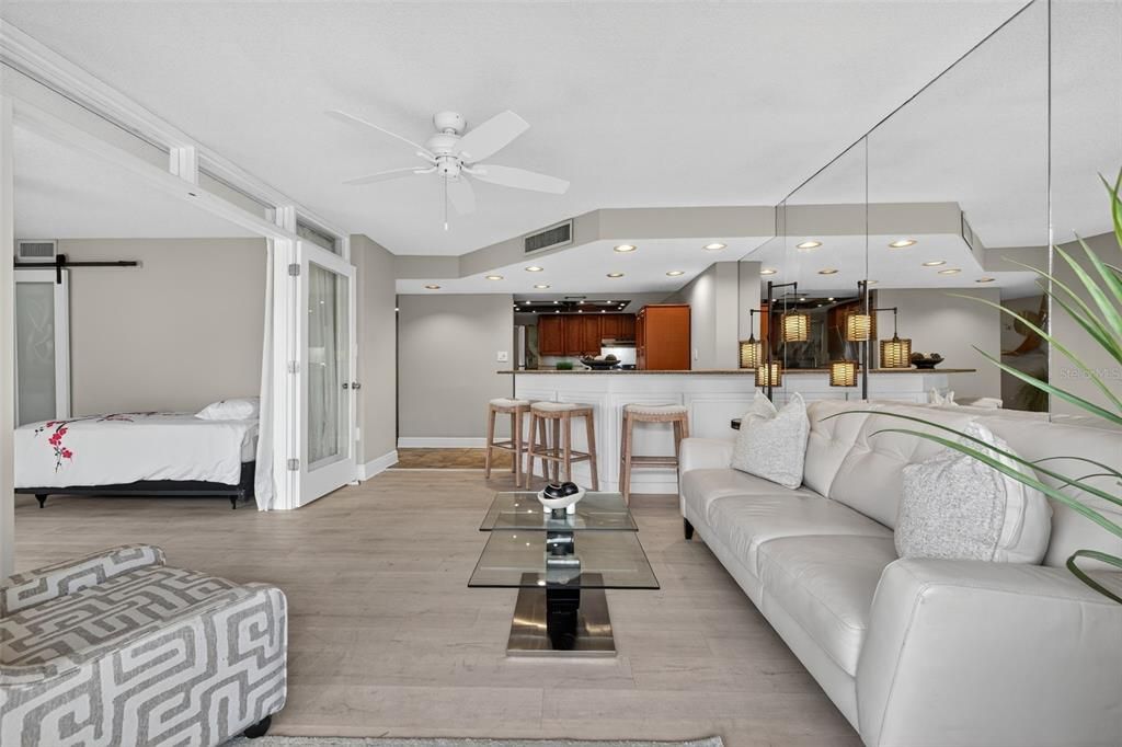 Active With Contract: $295,000 (2 beds, 2 baths, 1090 Square Feet)