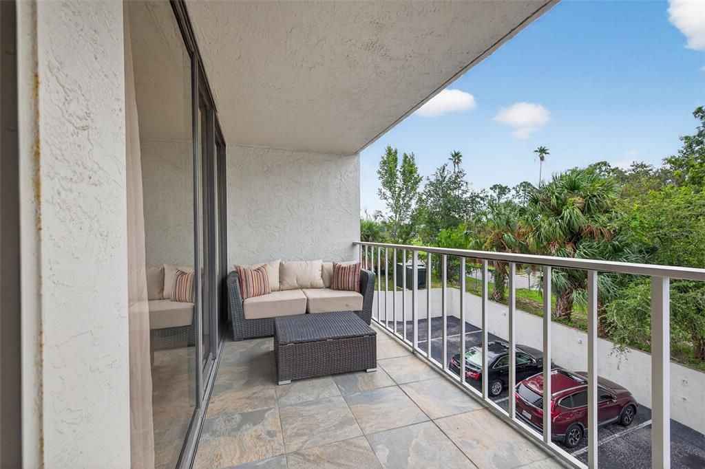 Active With Contract: $295,000 (2 beds, 2 baths, 1090 Square Feet)