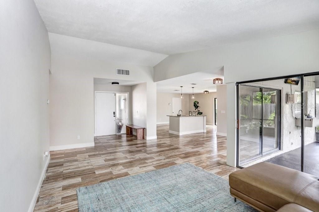 Active With Contract: $3,300 (3 beds, 2 baths, 1558 Square Feet)