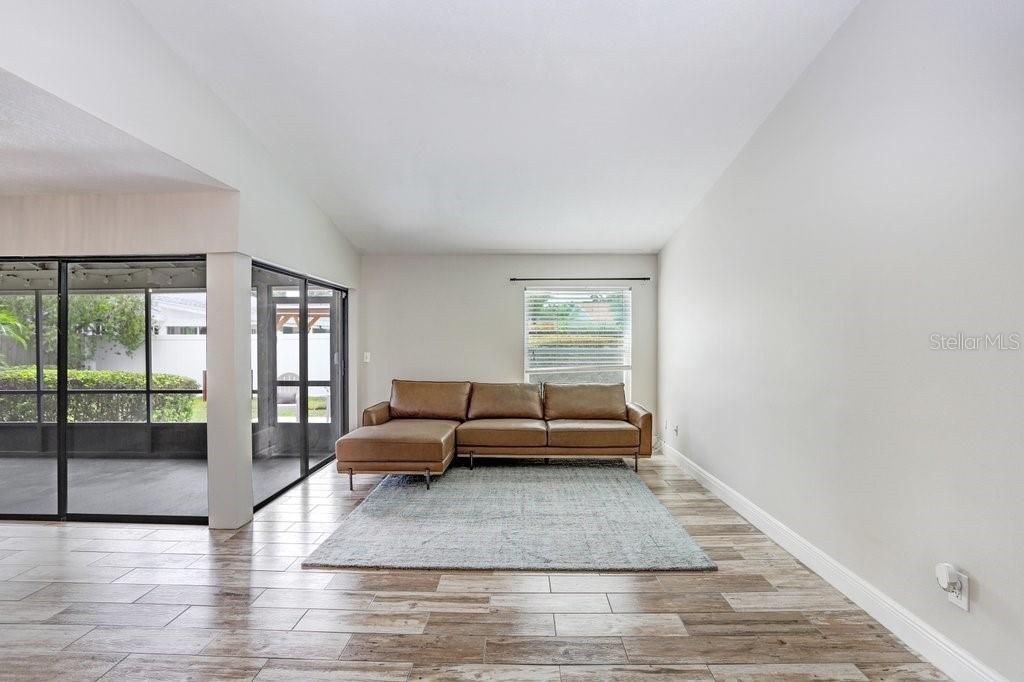 Active With Contract: $3,300 (3 beds, 2 baths, 1558 Square Feet)