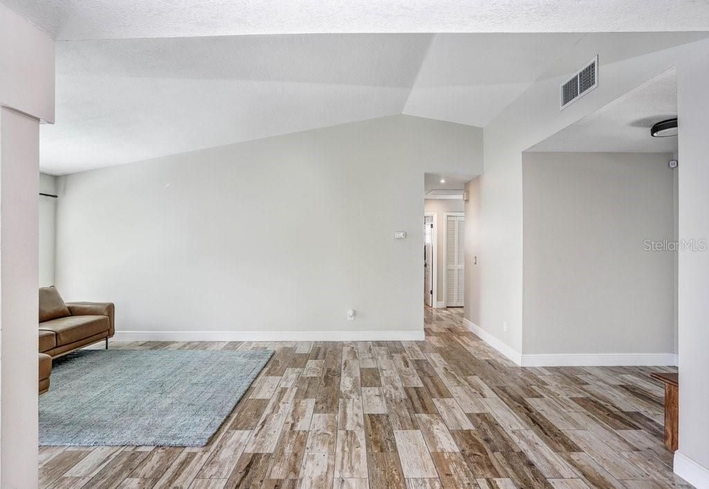 Active With Contract: $3,300 (3 beds, 2 baths, 1558 Square Feet)