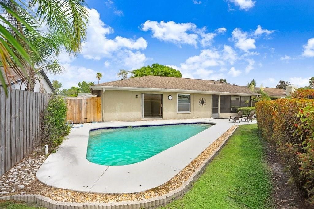 Active With Contract: $3,300 (3 beds, 2 baths, 1558 Square Feet)