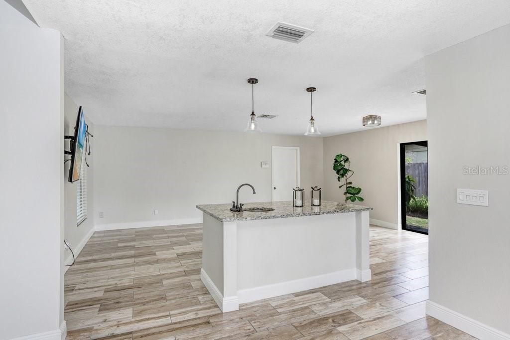 Active With Contract: $3,300 (3 beds, 2 baths, 1558 Square Feet)