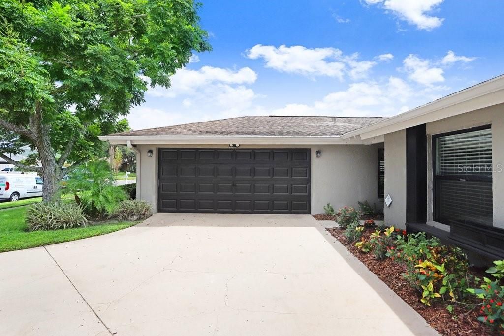 Active With Contract: $3,300 (3 beds, 2 baths, 1558 Square Feet)