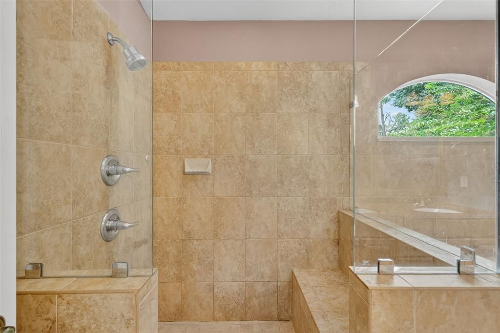 En Venta: $621,000 (4 camas, 2 baños, 3070 Pies cuadrados)